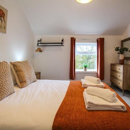 Fairways View - Spacious Apartment - Sleeps 6 - Lovely Views - By Rework Accommodation Hoylake Exterior photo