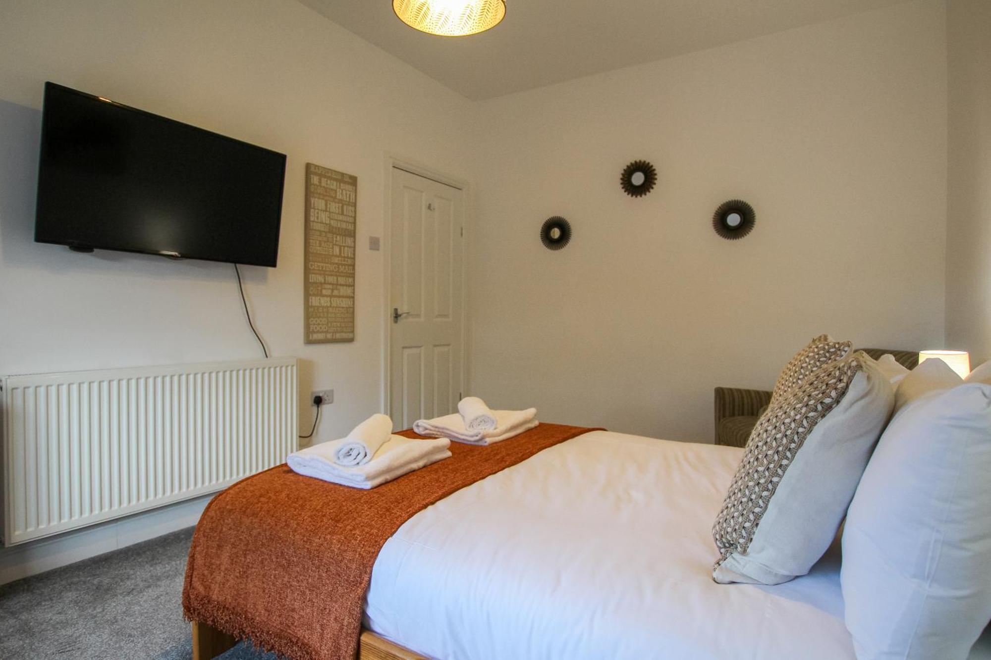 Fairways View - Spacious Apartment - Sleeps 6 - Lovely Views - By Rework Accommodation Hoylake Exterior photo