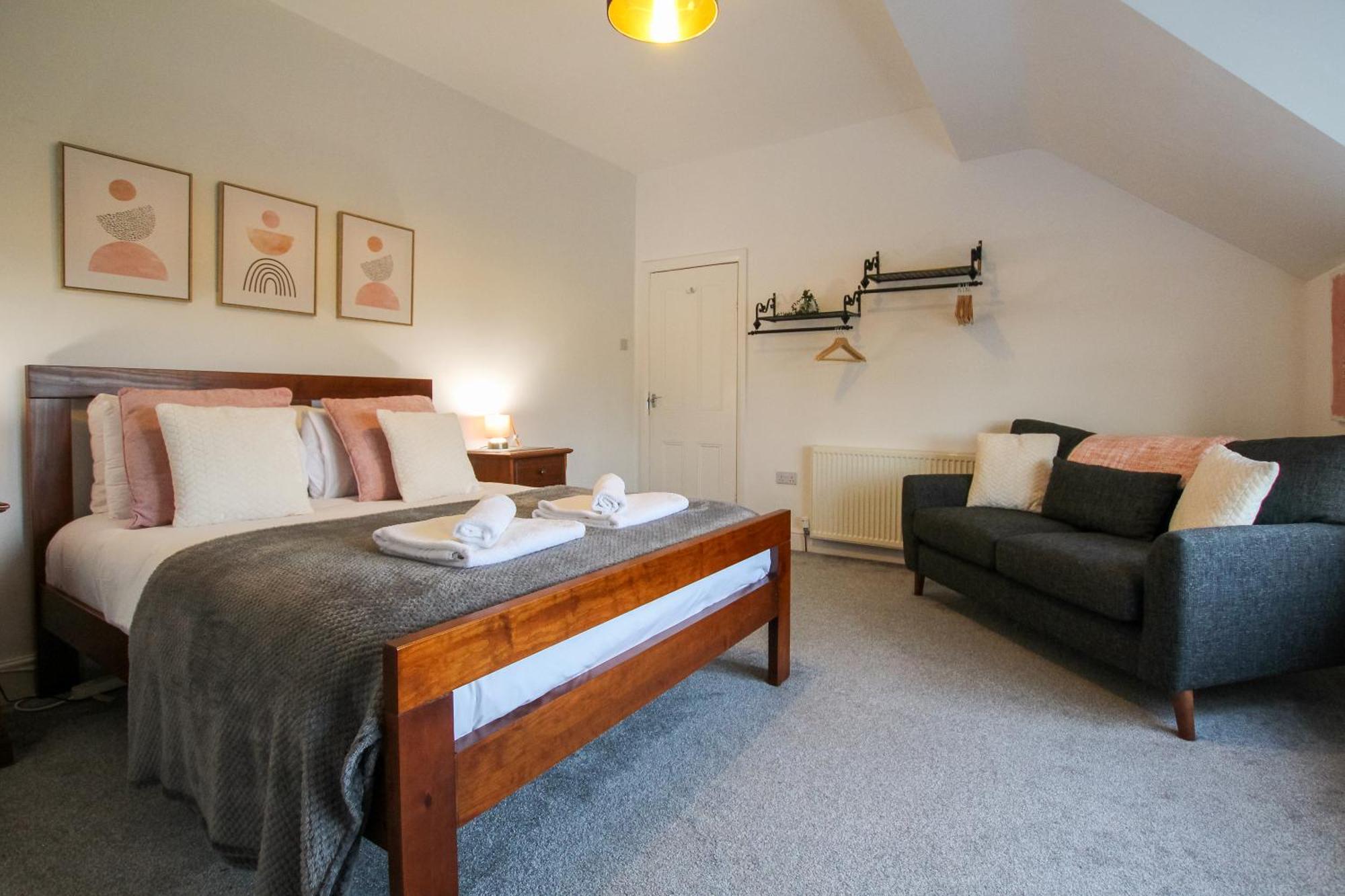 Fairways View - Spacious Apartment - Sleeps 6 - Lovely Views - By Rework Accommodation Hoylake Exterior photo