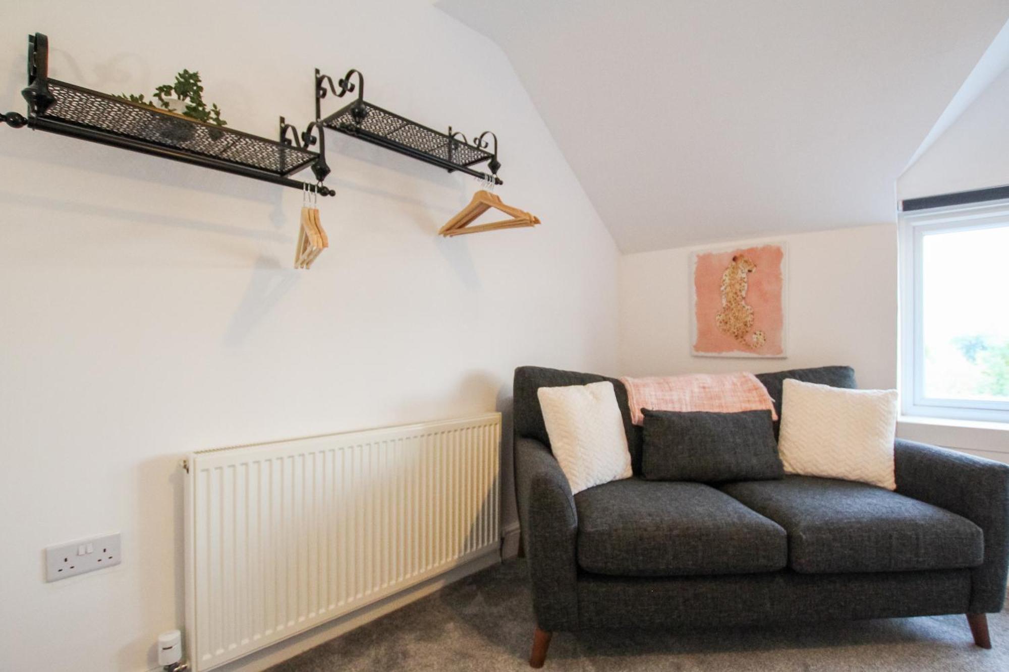 Fairways View - Spacious Apartment - Sleeps 6 - Lovely Views - By Rework Accommodation Hoylake Exterior photo