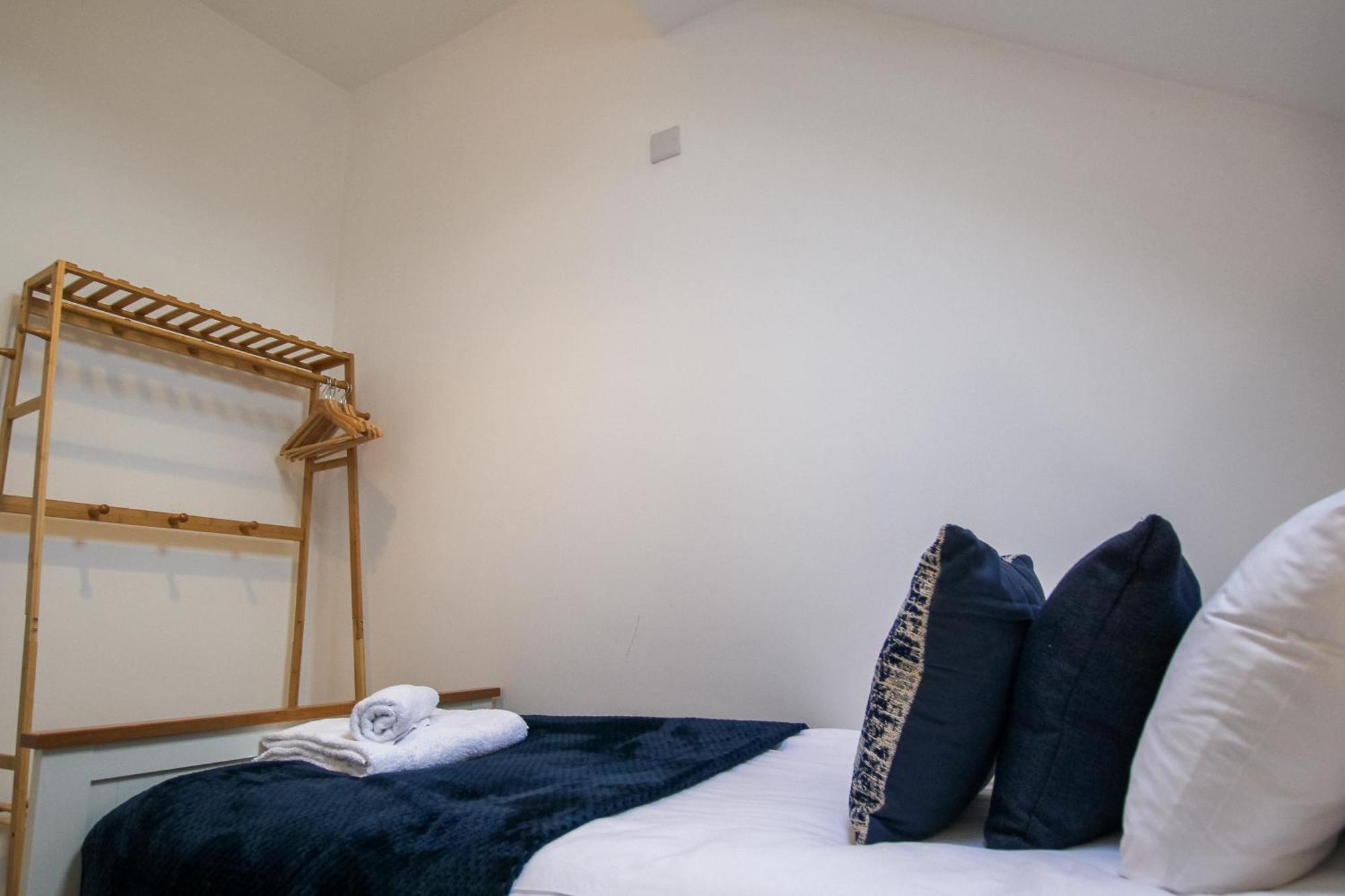 Fairways View - Spacious Apartment - Sleeps 6 - Lovely Views - By Rework Accommodation Hoylake Exterior photo