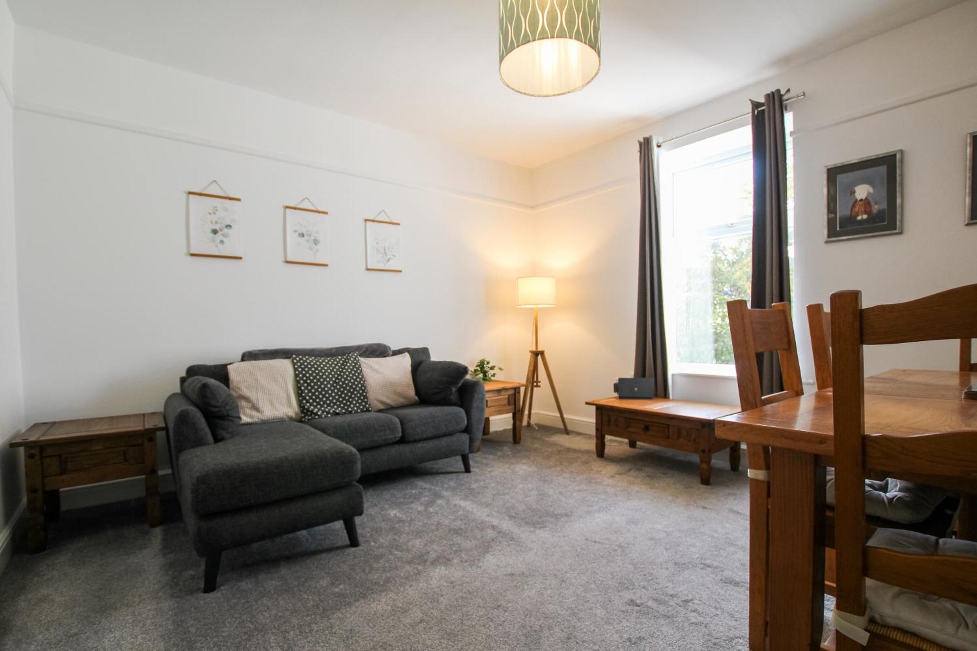 Fairways View - Spacious Apartment - Sleeps 6 - Lovely Views - By Rework Accommodation Hoylake Exterior photo