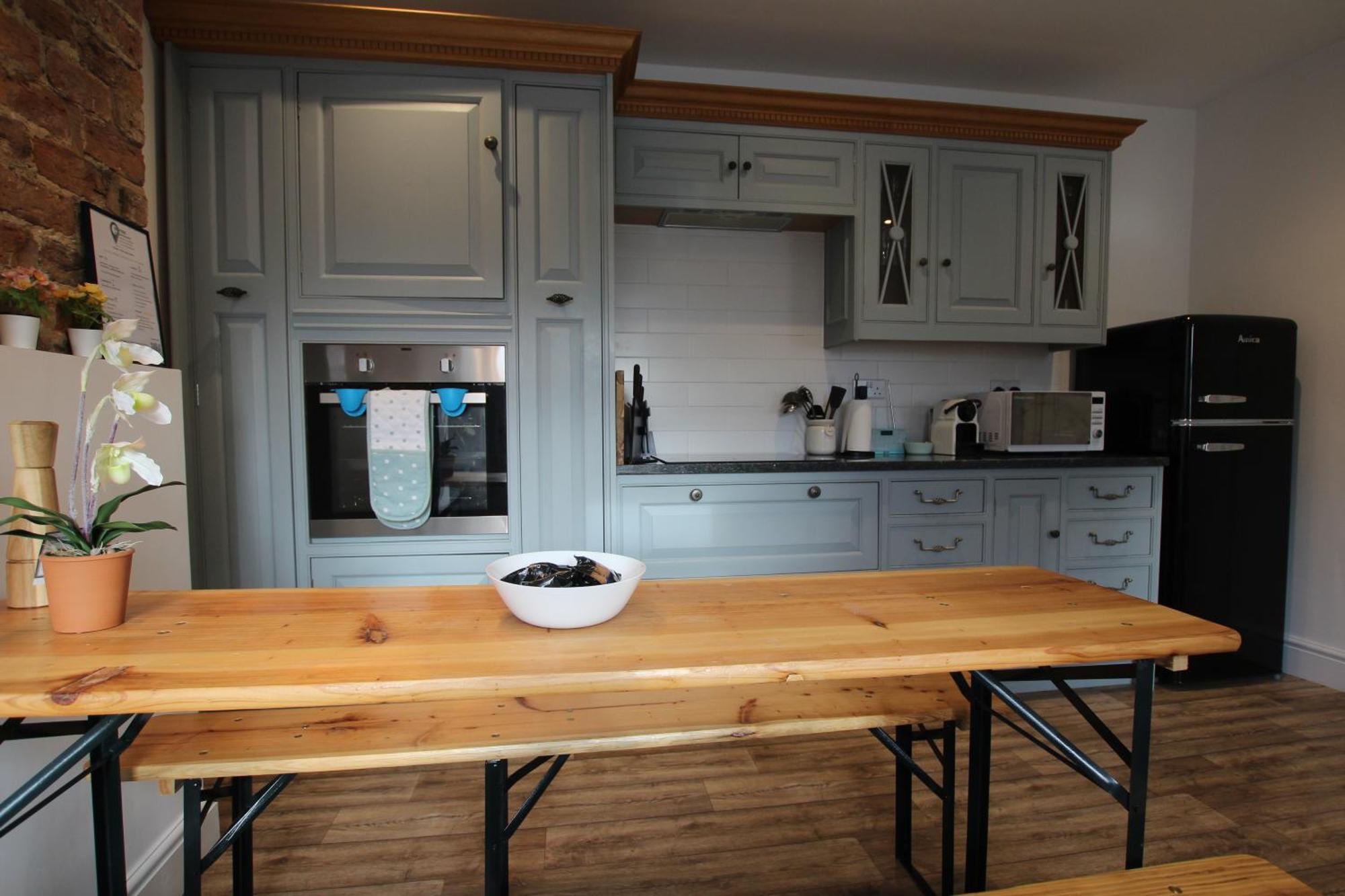 Fairways View - Spacious Apartment - Sleeps 6 - Lovely Views - By Rework Accommodation Hoylake Exterior photo