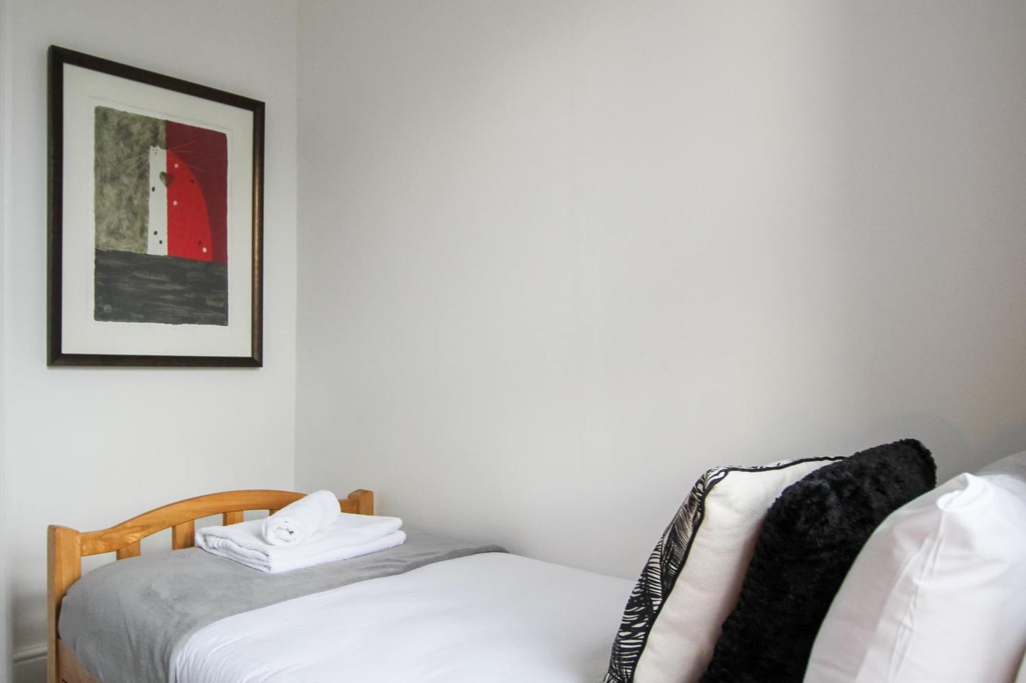 Fairways View - Spacious Apartment - Sleeps 6 - Lovely Views - By Rework Accommodation Hoylake Exterior photo