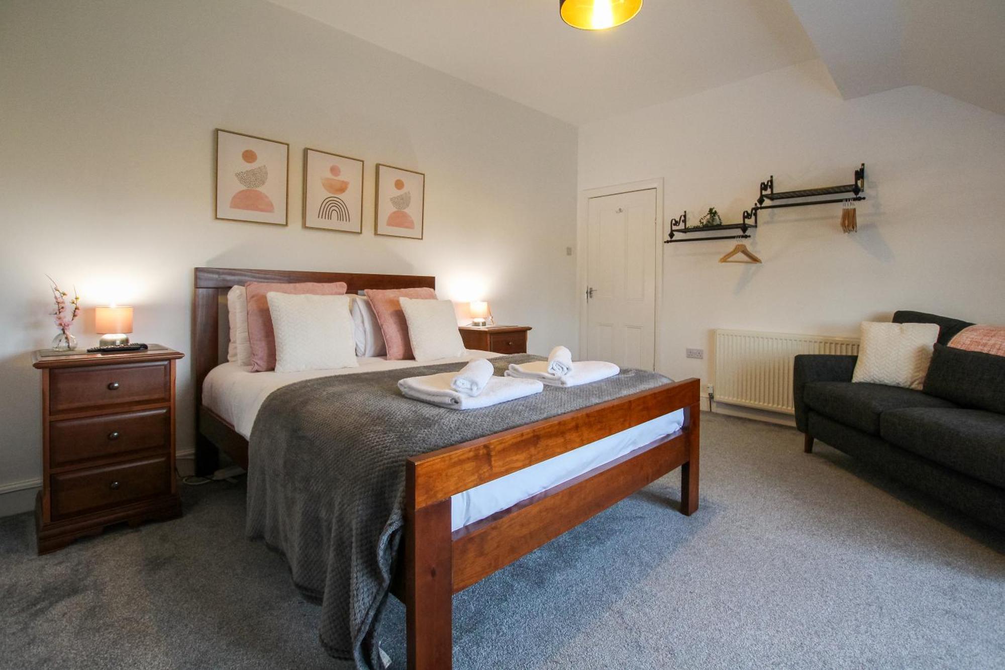 Fairways View - Spacious Apartment - Sleeps 6 - Lovely Views - By Rework Accommodation Hoylake Exterior photo