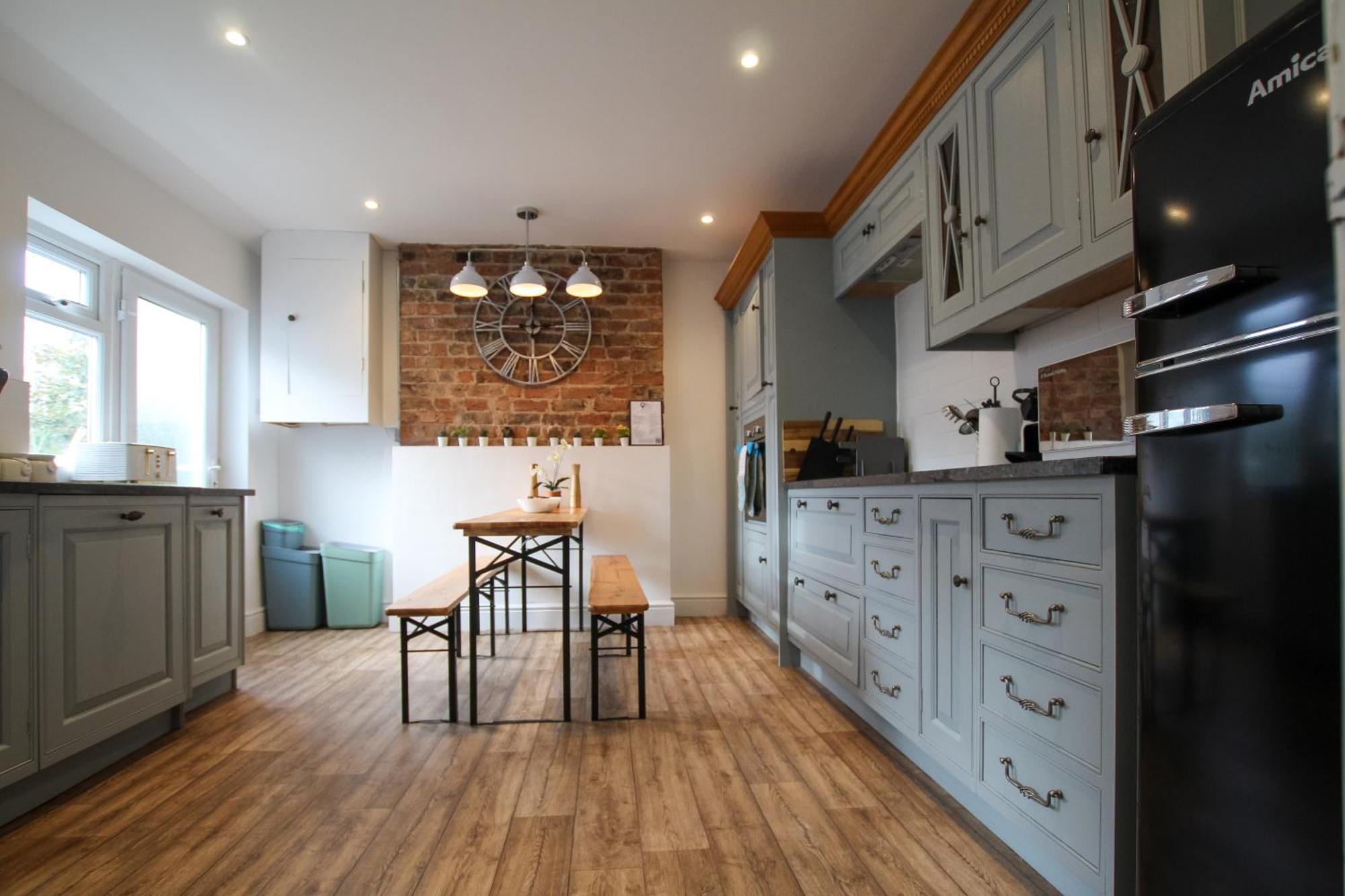 Fairways View - Spacious Apartment - Sleeps 6 - Lovely Views - By Rework Accommodation Hoylake Exterior photo