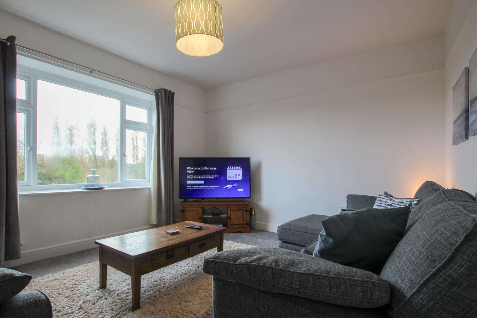 Fairways View - Spacious Apartment - Sleeps 6 - Lovely Views - By Rework Accommodation Hoylake Exterior photo