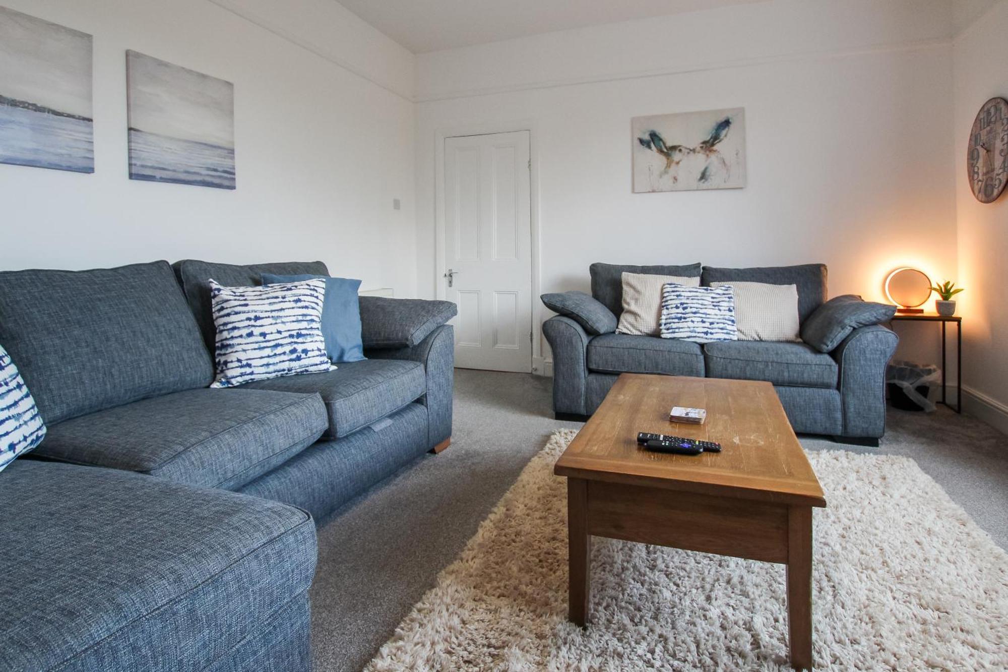 Fairways View - Spacious Apartment - Sleeps 6 - Lovely Views - By Rework Accommodation Hoylake Exterior photo